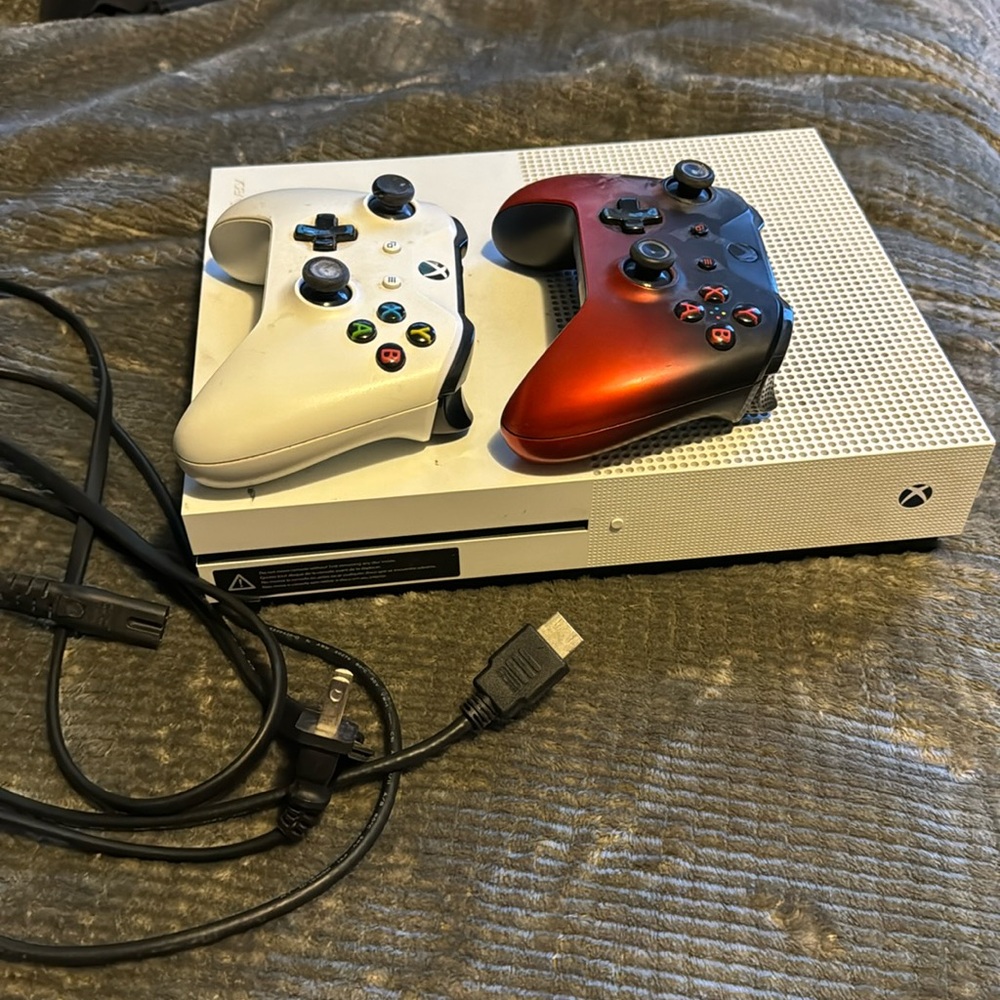 XBOX 1S GREAT CONDITION with TWO FREE controllers